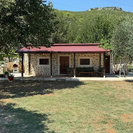 Сasa de vacaciones Vineyard With Mountain Views *